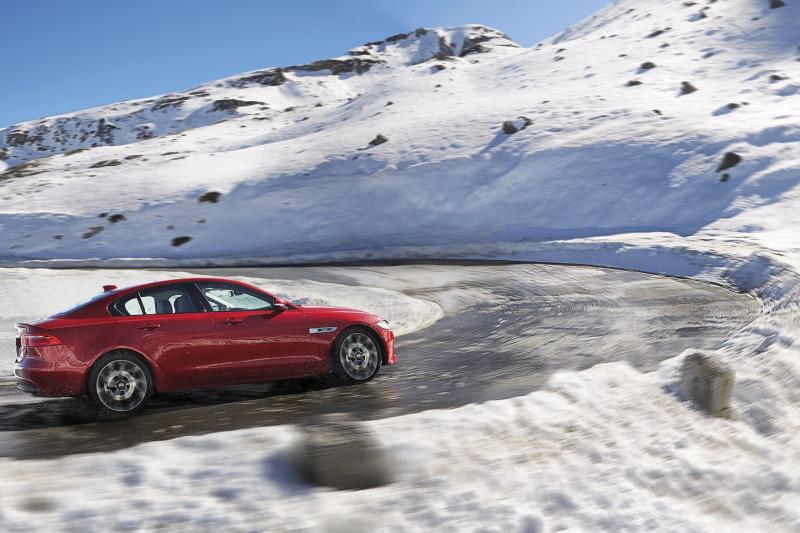  - Los Angeles 2015 : Jaguar XE et transmission intégrale 1