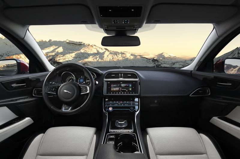  - Los Angeles 2015 : Jaguar XE et transmission intégrale 1