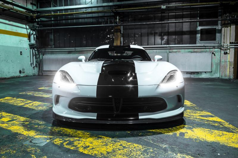  - Geiger Cars et une Dodge Viper GTS 1