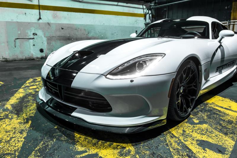  - Geiger Cars et une Dodge Viper GTS 1