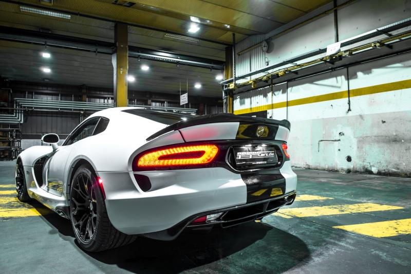  - Geiger Cars et une Dodge Viper GTS 1