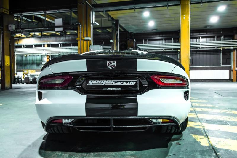  - Geiger Cars et une Dodge Viper GTS 1