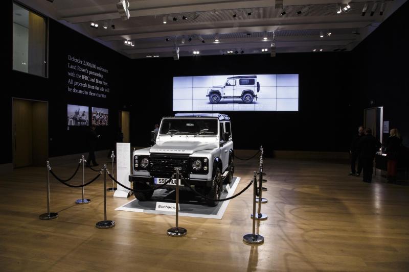  - Le Land Rover Defender 2 000 000 adjugé aux enchères 1