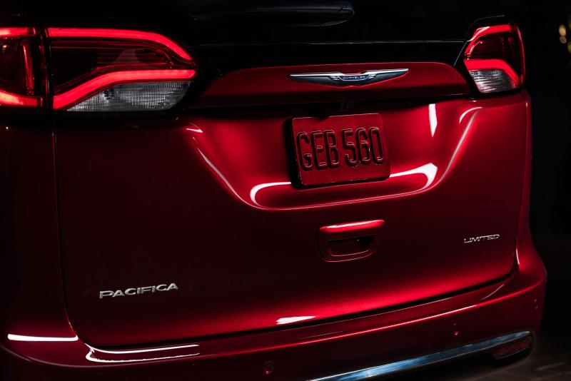  - Détroit 2016 : Chrysler Pacifica 1