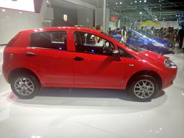  - Delhi 2016 : Fiat Punto Pure 1