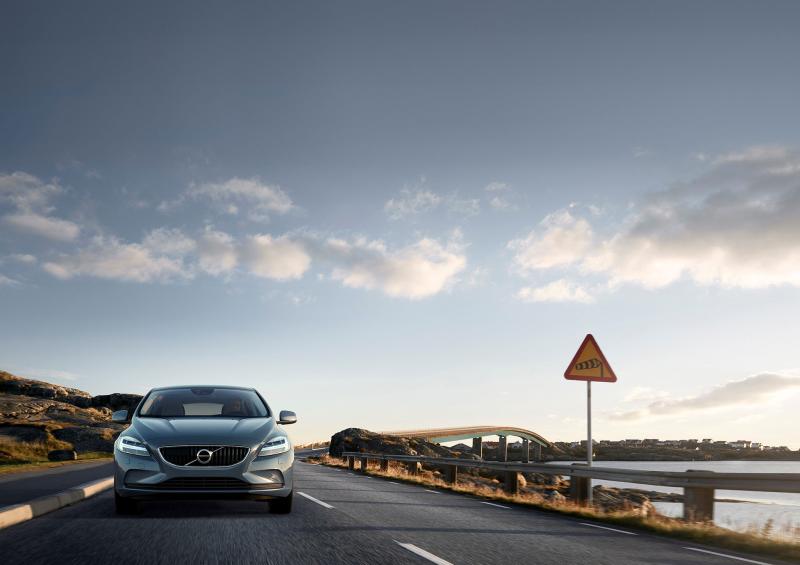  - Genève 2016 : Volvo V40 1