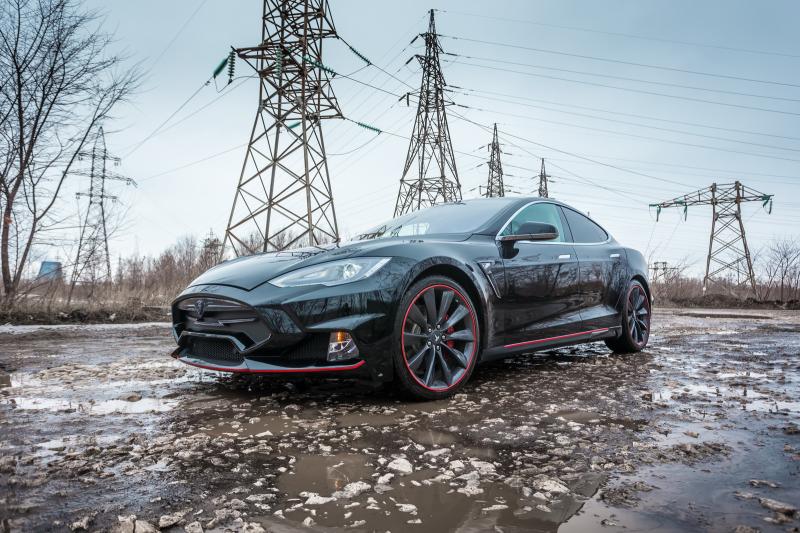  - Larte Design et une Tesla Model S 1