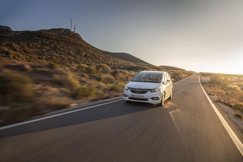  - Opel Zafira, nouveau visage et technologie à jour 1