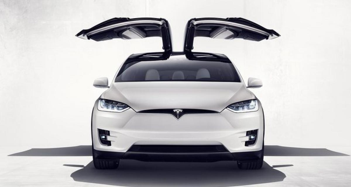 Tesla Model X : des pépins pour les portes papillon