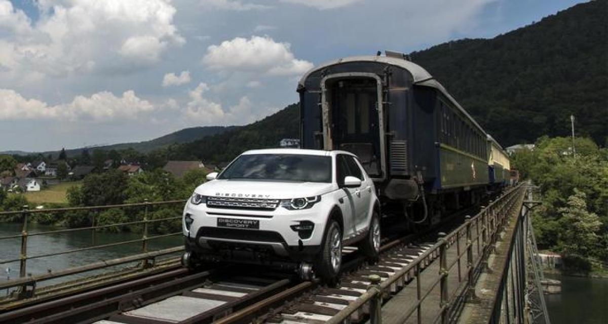 Un Land Rover Discovery Sport tracte un train de cent tonnes