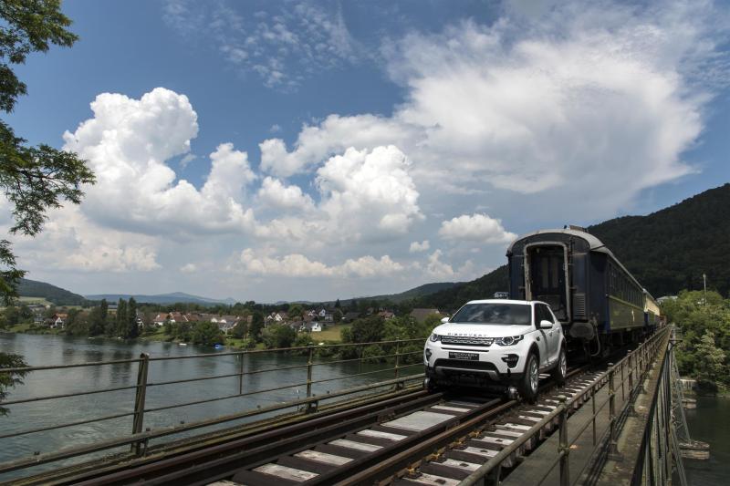  - Un Land Rover Discovery Sport tracte un train de cent tonnes 1