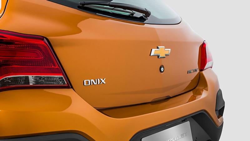  - Chevrolet Onix et Prisma restylées, Onix Activ en prime 2