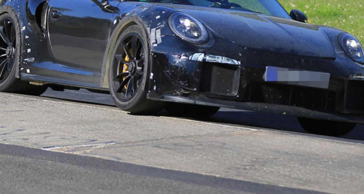 La future Porsche 911 GT2 RS sort couverte