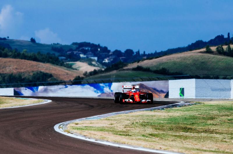  - F1 2017 : Pirelli teste ses gros boudins 1