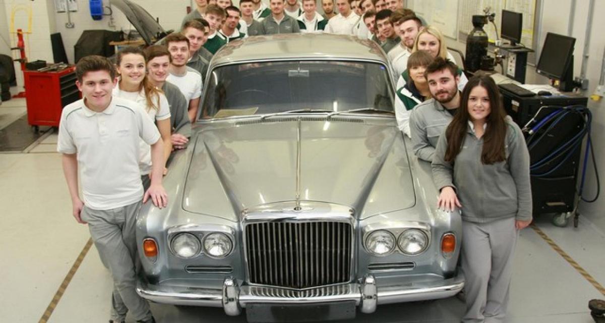 Bentley fait restaurer une voiture par des apprentis