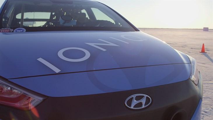 Hyundai Ioniq hybride : plus de 250 km/h sur le lac salé de Bonneville 1