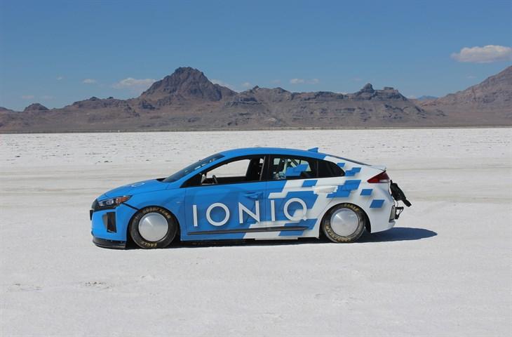 Hyundai Ioniq hybride : plus de 250 km/h sur le lac salé de Bonneville 1