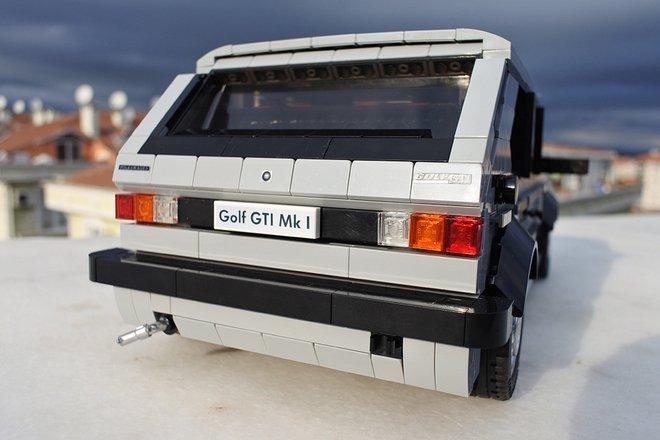  - Une Volkswagen Golf GTI Mk I en Lego 1