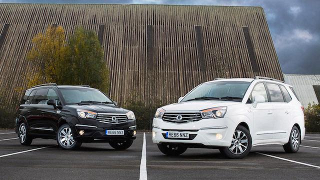  - SsangYong Turismo Black and White 1