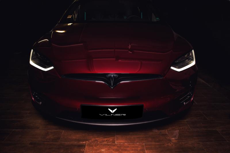  - Vilner et le SUV Tesla Model X 1
