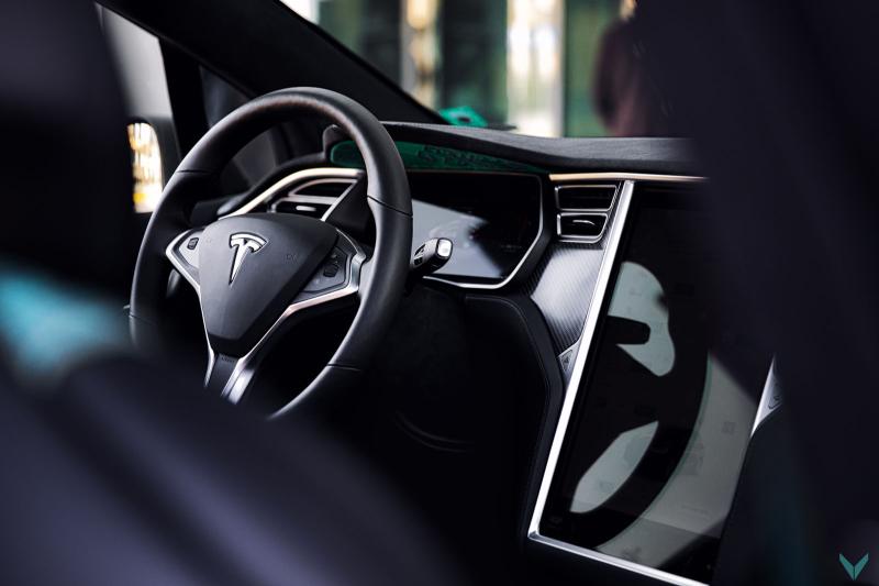  - Vilner et le SUV Tesla Model X 1