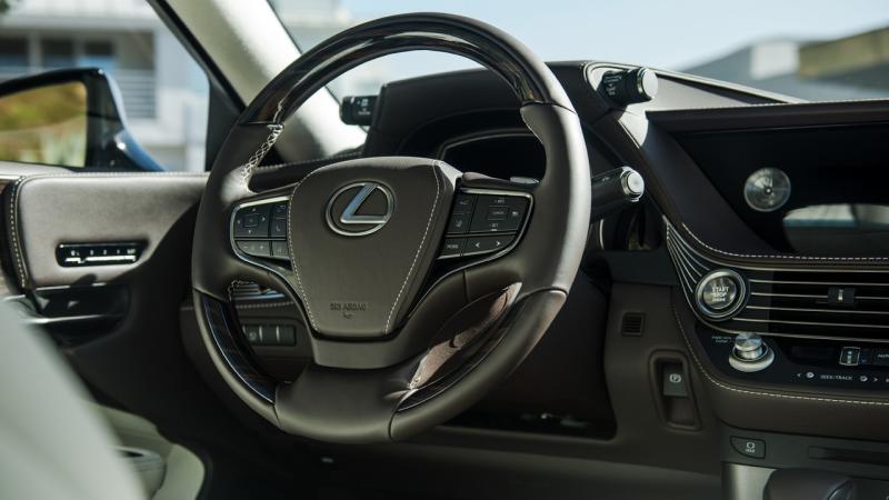  - Detroit 2017 : Lexus LS 1