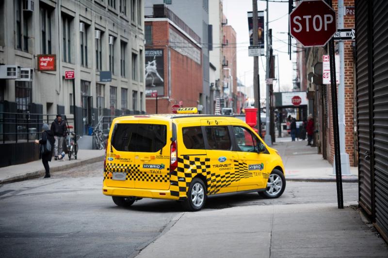  - Ford Transit Connect hybride : taxi et prototype 1