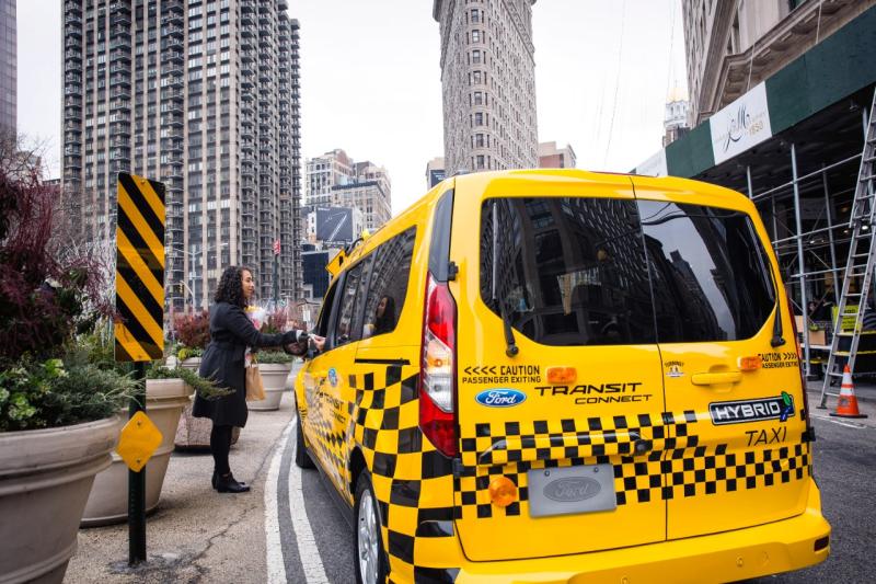  - Ford Transit Connect hybride : taxi et prototype 1