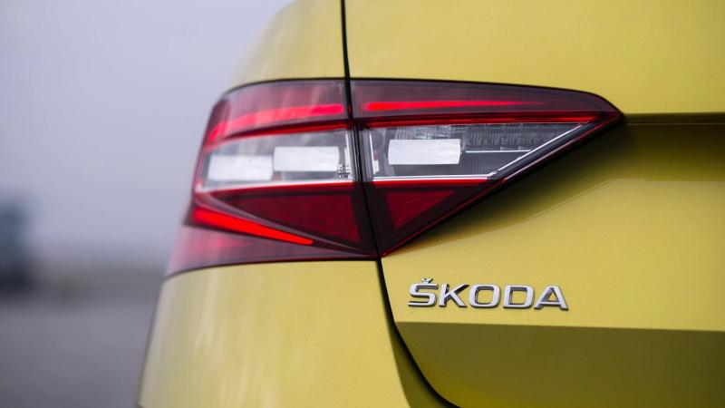  - Škoda Superb Sportline Dragon Skin : superbe ? 1