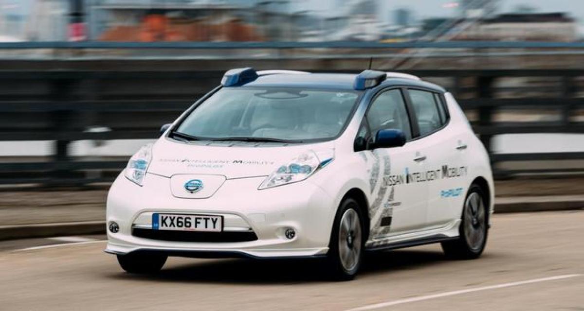Une Nissan Leaf autonome sur la route à Londres