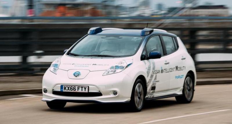  - Une Nissan Leaf autonome sur la route à Londres