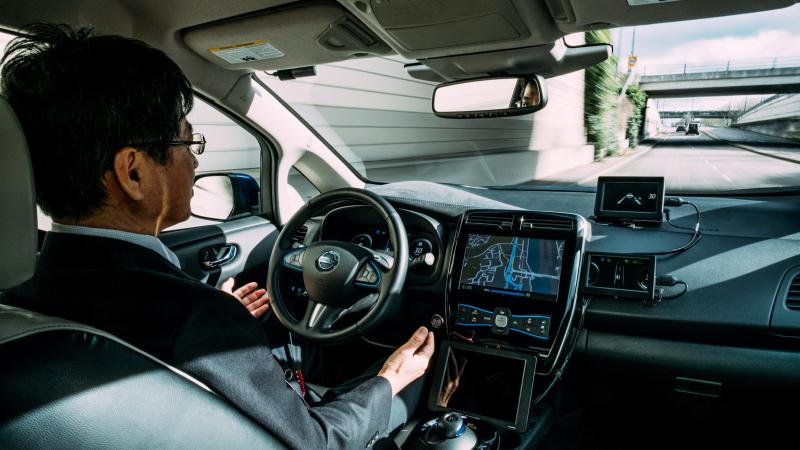  - Une Nissan Leaf autonome sur la route à Londres 1