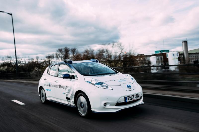  - Une Nissan Leaf autonome sur la route à Londres 1