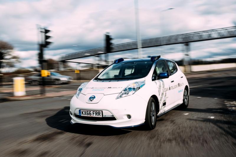  - Une Nissan Leaf autonome sur la route à Londres 1