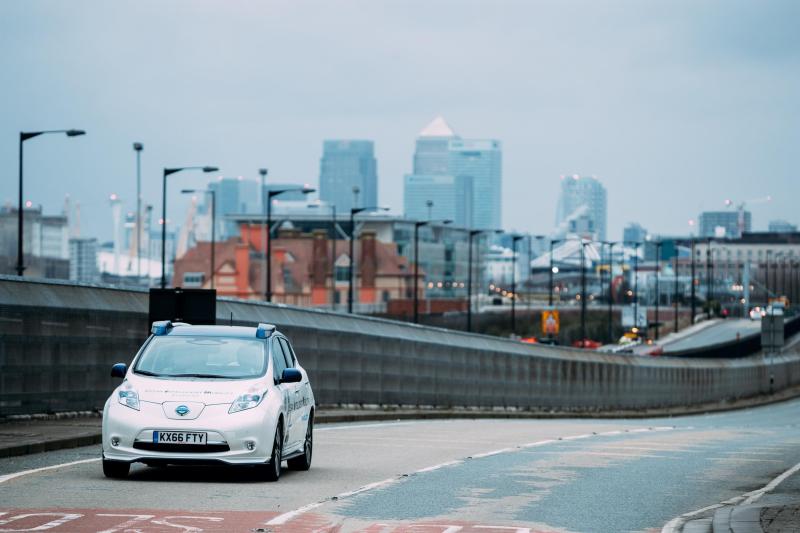  - Une Nissan Leaf autonome sur la route à Londres 1