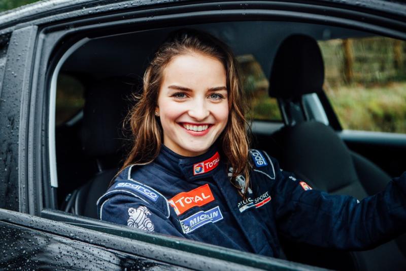  - La rallywoman Munnings marraine de la Peugeot 208 Black 1