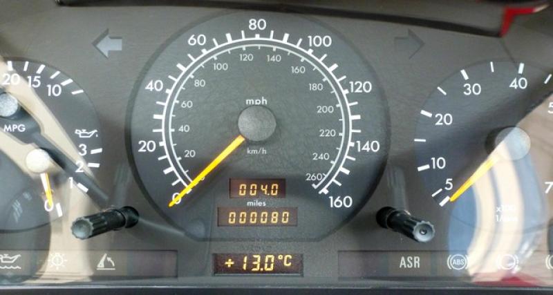  - Une Mercedes SL500 de 1996 avec 140km au compteur !