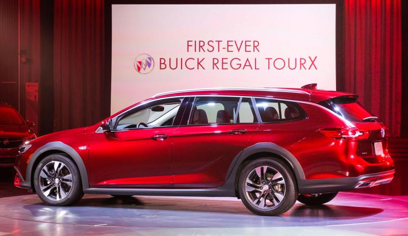  - New York 2017 : Buick Regal Sportback et TourX 2