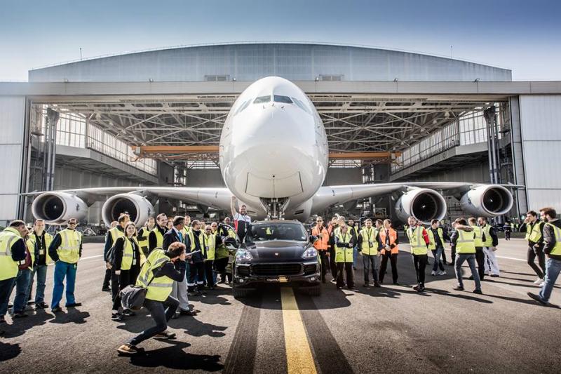  - Porsche Cayenne : un Airbus A380 tracté 1
