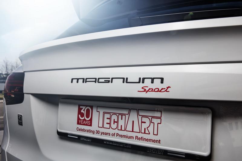 - Porsche Cayenne Magnum Sport Edition 30 Years par TechArt 1
