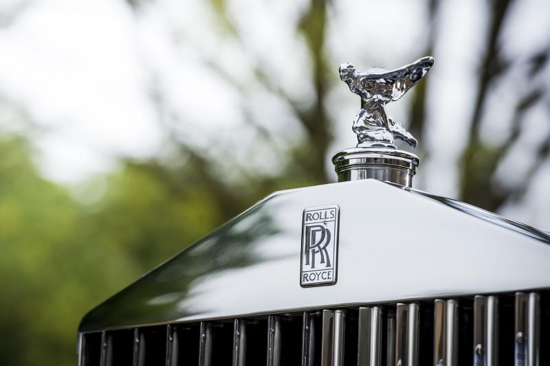  - La Rolls-Royce Phantom VIII en approche finale, sept ainées l'accompagnent