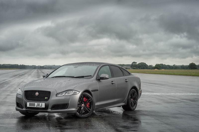  - Jaguar XJR575 1