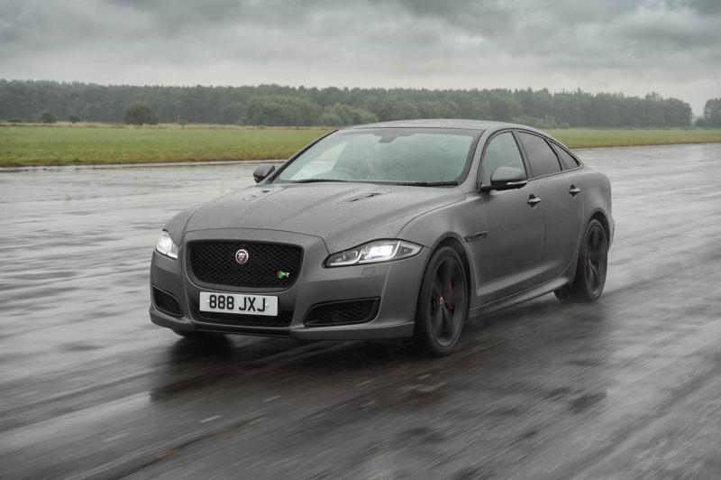  - Jaguar XJR575 1