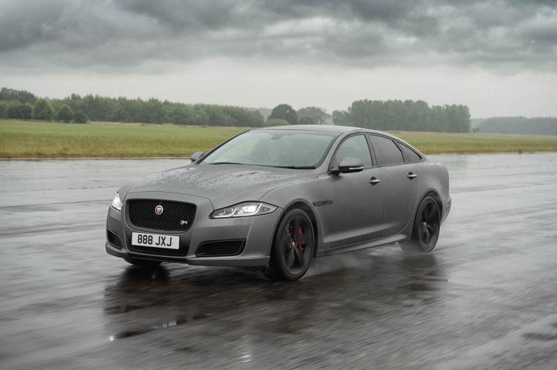  - Jaguar XJR575 1