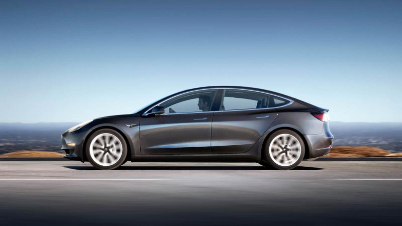  - Tesla dévoile la Model 3 1