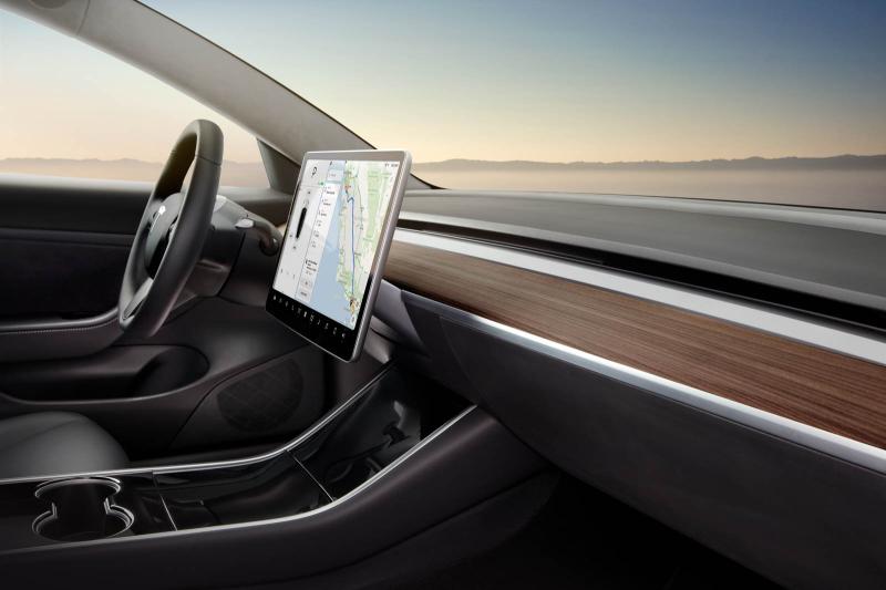 Tesla dévoile la Model 3 1