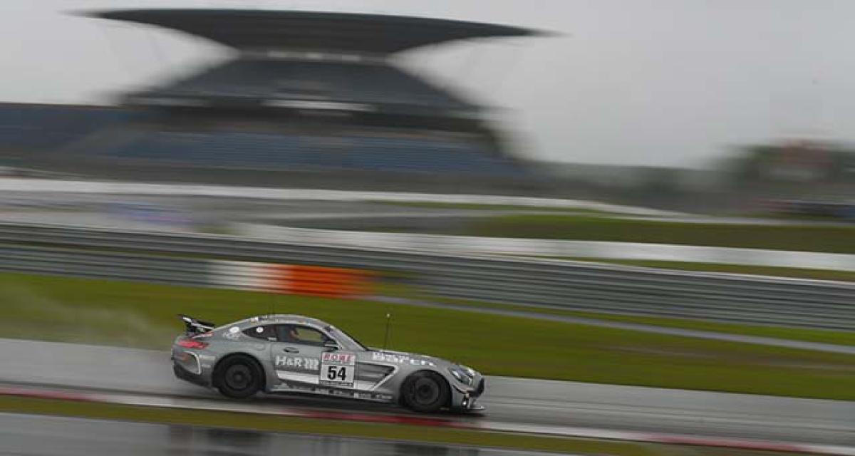 Mercedes-AMG GT4 : des débuts en course réussis