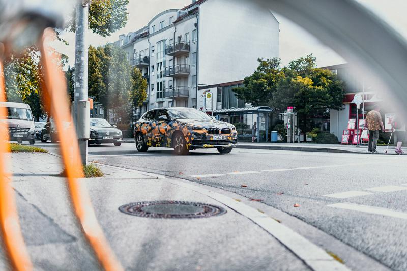  - BMW tease le X2 sous un camouflage inédit 1