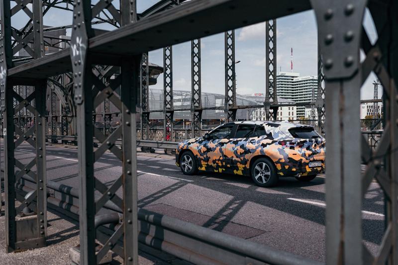  - BMW tease le X2 sous un camouflage inédit 1