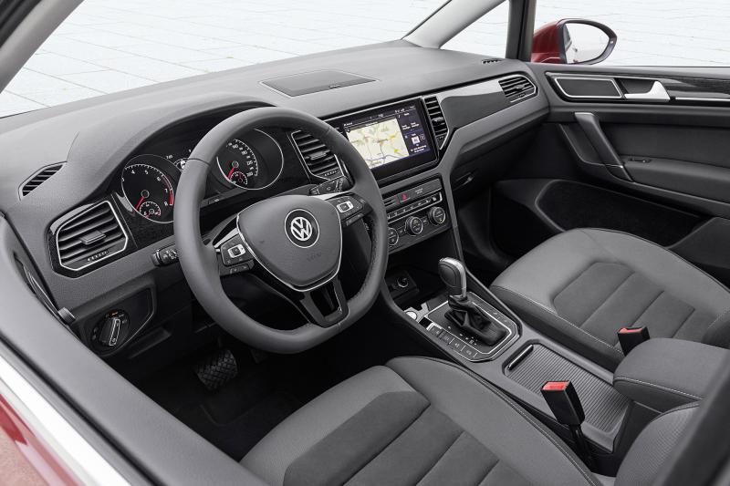  - Volkswagen Golf Sportsvan restylée, programme minimum 1